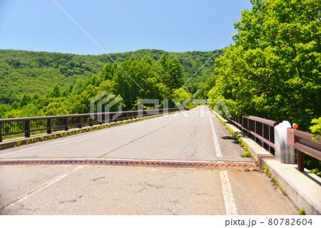 メルヘン街道の八ヶ嶺大橋 80782604