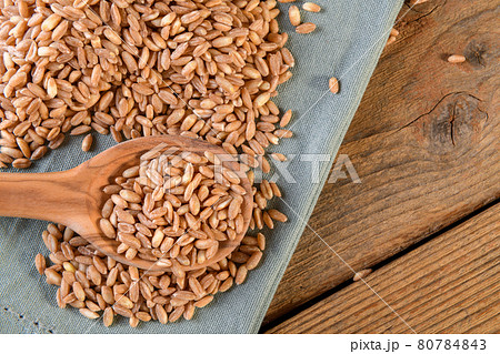 Raw Organic Spelt Grain in the wooden spoon, close up Raw Organic Spelt Grain in the wooden spoon, close up 80784843