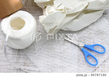 緩衝材　荷造り　イメージ 80787190