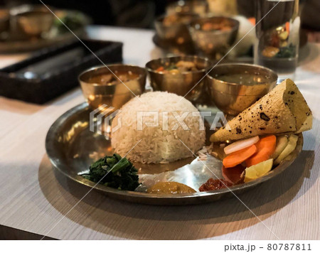 南アジア、ネパールの伝統料理・家庭料理のダルバート、タルカリ 南アジア、ネパールの伝統料理・家庭料理のダルバート、タルカリ 80787811