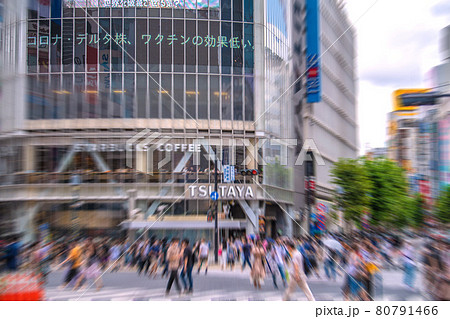 日本の東京都市景観1万5753人全国で最多。「デルタ株、ワクチンの効果低い…」と速報＝8月7日、渋谷 80791466