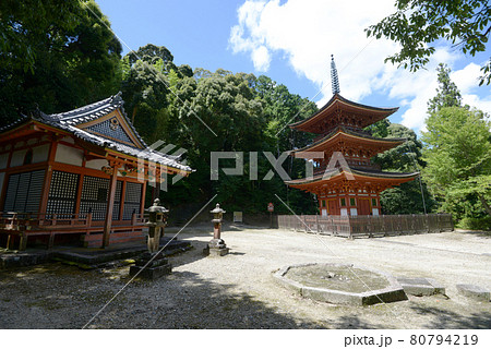 霊山寺　行者堂と三重塔　奈良県奈良市 80794219