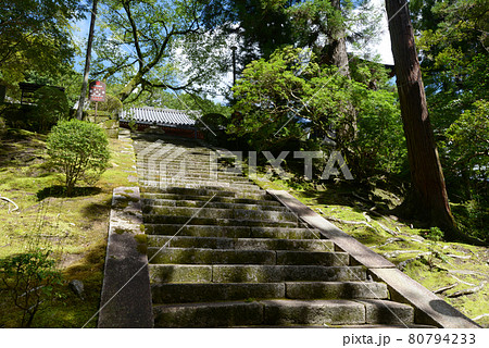 霊山寺　本堂への石段　奈良県奈良市 80794233