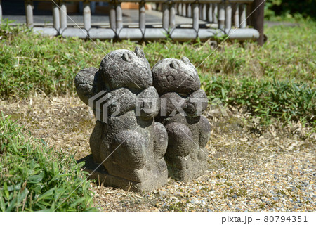 霊山寺 本山寺務所前のリス像 奈良県奈良市 霊山寺 本山寺務所前のリス像 奈良県奈良市 80794351