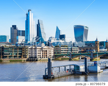 イギリス　テムズ川とシティ・オブ・ロンドン 80796079