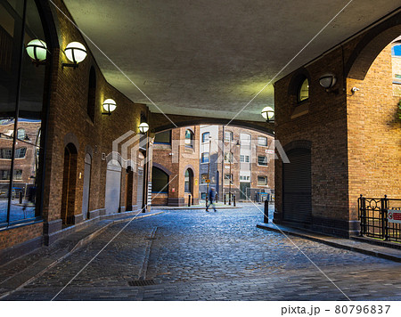 ロンドンの街角　サザーク 80796837