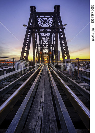 The Long Bien brige in Ha Noi Capital, viet nam 80797909