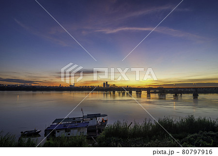 The Long Bien brige in Ha Noi Capital, viet nam 80797916