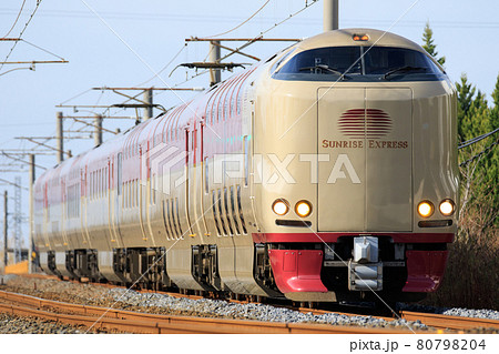 予讃線を行く「サンライズ瀬戸」（285系） 80798204