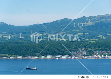 室蘭の山と風力発電 80798764