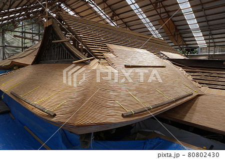 お寺霊廟屋根のこけら葺きの葺き替え修理 80802430