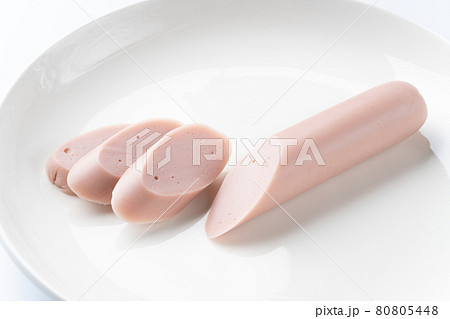 カットした魚肉ソーセージ カットした魚肉ソーセージ 80805448