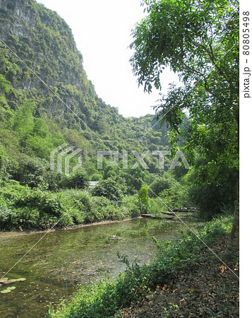 ベトナムの山河とベトナム情緒:タムコック郊外バードパークの入り口近辺の風景 ベトナムの山河とベトナム情緒:タムコック郊外バードパークの入り口近辺の風景 80805498