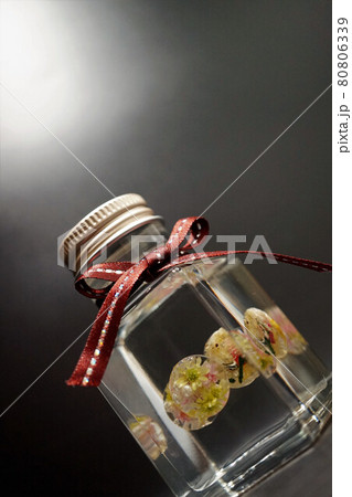 ハーバリウムの小瓶 80806339