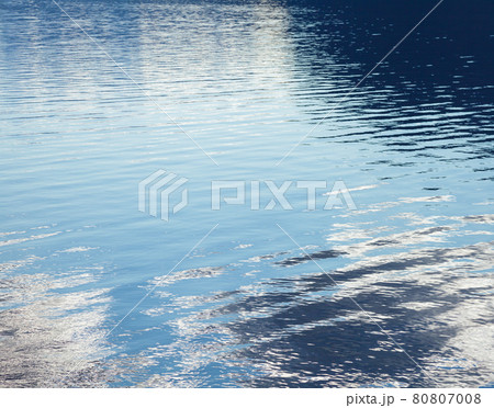 Water ripples 80807008