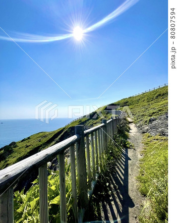 岬から観る 雲一つない青空 岬から観る 雲一つない青空 80807594