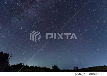 夏の天の川の星景 80809632