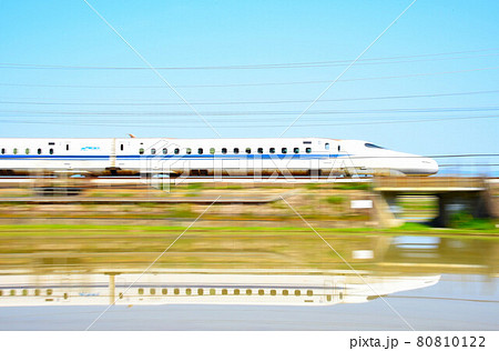 新幹線の水鏡流し撮り001 80810122