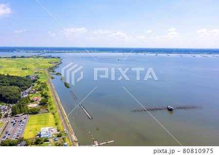 夏の霞ヶ浦の歩崎公園と遠方の霞ヶ浦大橋(茨城県) 夏の霞ヶ浦の歩崎公園と遠方の霞ヶ浦大橋(茨城県) 80810975