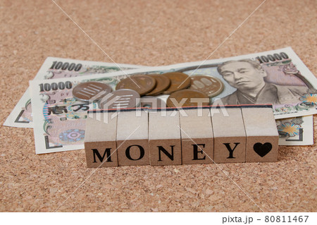 お金、紙幣、現金、文字、アルファベット、ハンコ、円、硬貨、マネー、判子、日本円、札 80811467