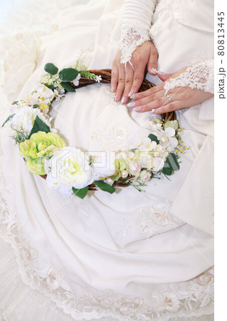 ウエディングイメージ、ブライダルネイルとウエディングドレス結婚式新婦 80813445