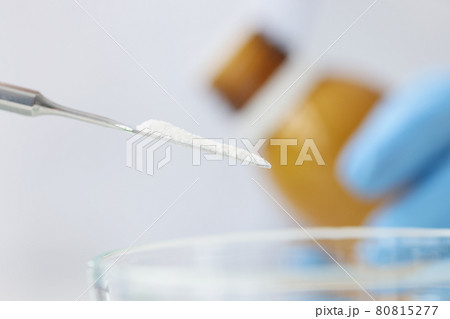 Research of white friable powder in laboratory 80815277