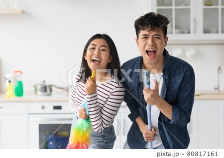 Happy asian guy cleaning apartment with his girlfriend Happy asian guy cleaning apartment with his girlfriend 80817161
