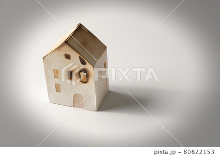 住宅　火事　イメージ 80822153