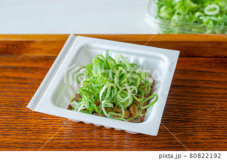 九条ねぎを乗せた納豆 80822192