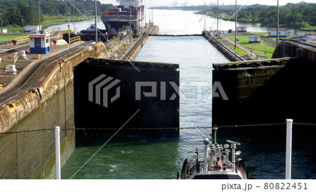パナマ運河のガトゥン閘門（カリブ海側），パナマ共和国 80822451