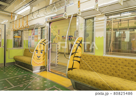 京王線　京王電鉄 　動物園線　車内　座席　無人　 京王帝都電鉄　多摩動物公園ラッピング 80825486