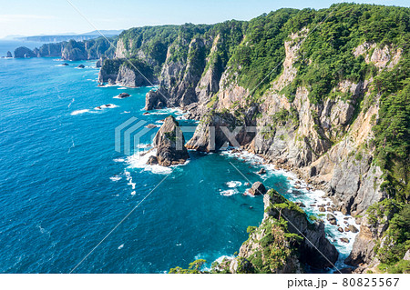 「岩手県」三陸復興国定公園 岩手県北山崎の断崖絶壁の空撮 「岩手県」三陸復興国定公園 岩手県北山崎の断崖絶壁の空撮 80825567