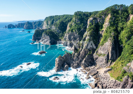 「岩手県」三陸復興国定公園 岩手県北山崎の断崖絶壁の空撮 「岩手県」三陸復興国定公園 岩手県北山崎の断崖絶壁の空撮 80825570
