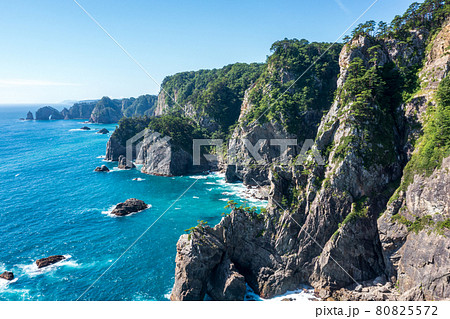 「岩手県」三陸復興国定公園　岩手県北山崎の断崖絶壁の空撮 80825572