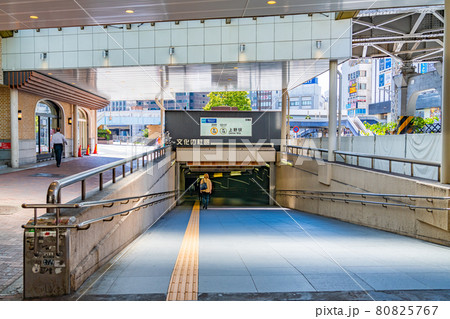 東京の都市風景 地下鉄メトロ上野駅入口周辺の風景 東京の都市風景 地下鉄メトロ上野駅入口周辺の風景 80825767
