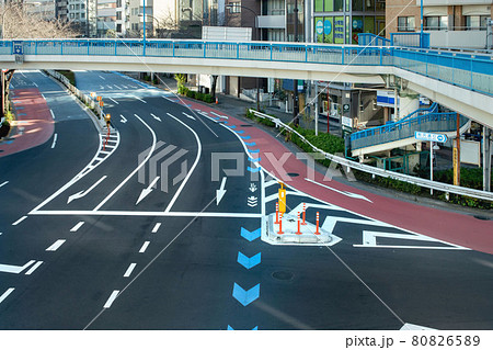 明治通りと駒沢通りの渋谷橋にある常時左折可の交差点 明治通りと駒沢通りの渋谷橋にある常時左折可の交差点 80826589