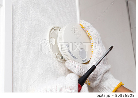 住宅用火災警報器　設置作業　取り替え作業 80826908