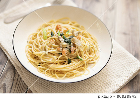 鮭フレークの和風パスタ 80828845