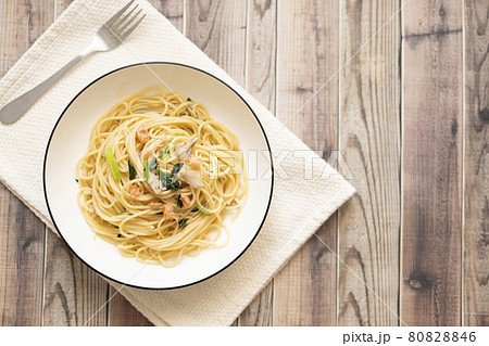 鮭フレークの和風パスタ 鮭フレークの和風パスタ 80828846
