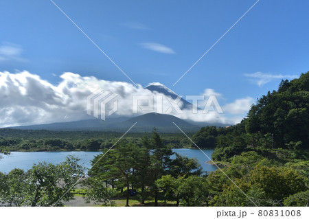 精進湖から見た富士山の前を流れる雲(長時間露光) 精進湖から見た富士山の前を流れる雲(長時間露光) 80831008