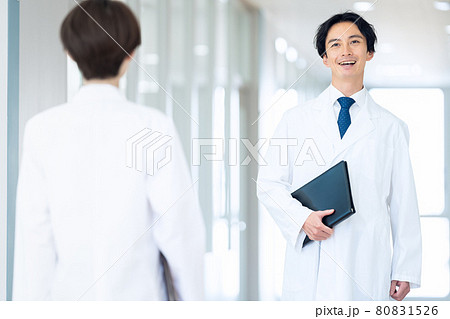 病院 医師 研究 医薬情報担当者 医者 撮影協力:中央工学校附属日本語学校 病院 医師 研究 医薬情報担当者 医者 撮影協力:中央工学校附属日本語学校 80831526