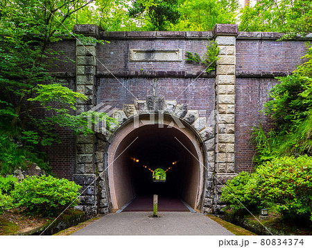 自然公園の小さなトンネル 弥彦公園 弥彦村 新潟県 の写真素材