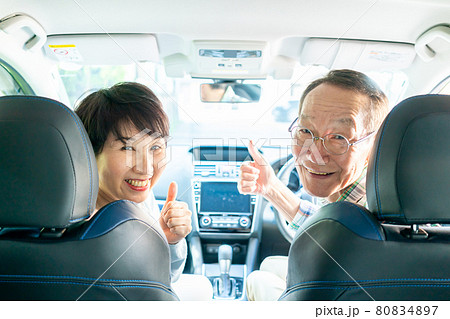 シニア夫婦 マイカー EV ドライブ シニア夫婦 マイカー EV ドライブ 80834897