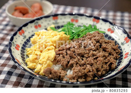 三色丼① 80835293