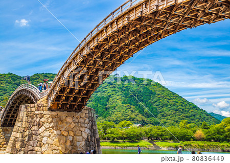 山口県岩国市　晴天の錦帯橋 80836449