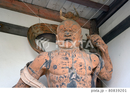 宝積寺　仁王門の金剛力士像　京都府乙訓郡大山崎町 80839201