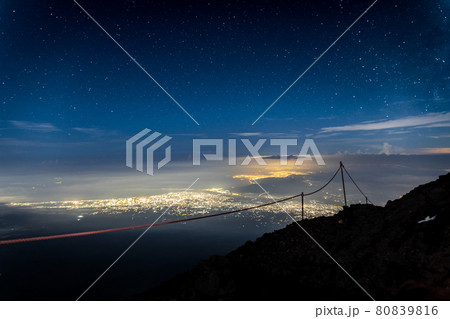 富士山登山道からの市街地の夜景 富士山登山道からの市街地の夜景 80839816