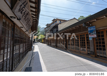 宮島旅館・土産物屋の周辺風景＜広島県宮島/8月＞ 80840186