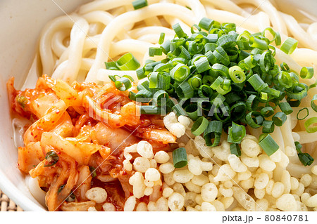 キムチぶっかけうどん。 キムチぶっかけうどん。 80840781