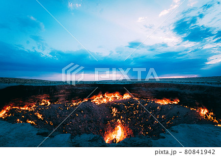地獄の門と夜明け 80841942